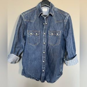 Men’s Western style denim shirt with authentic details, Small